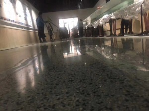 江苏省清洁服务行业协会副会长单位南京伊洁特斯公司告诉您如何判断无机磨石防护层是否需要维护？